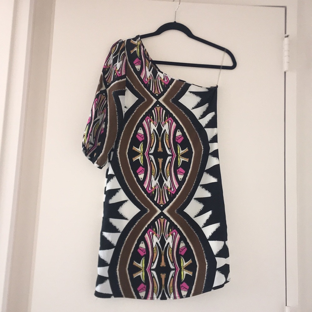 One shoulder pattern dress